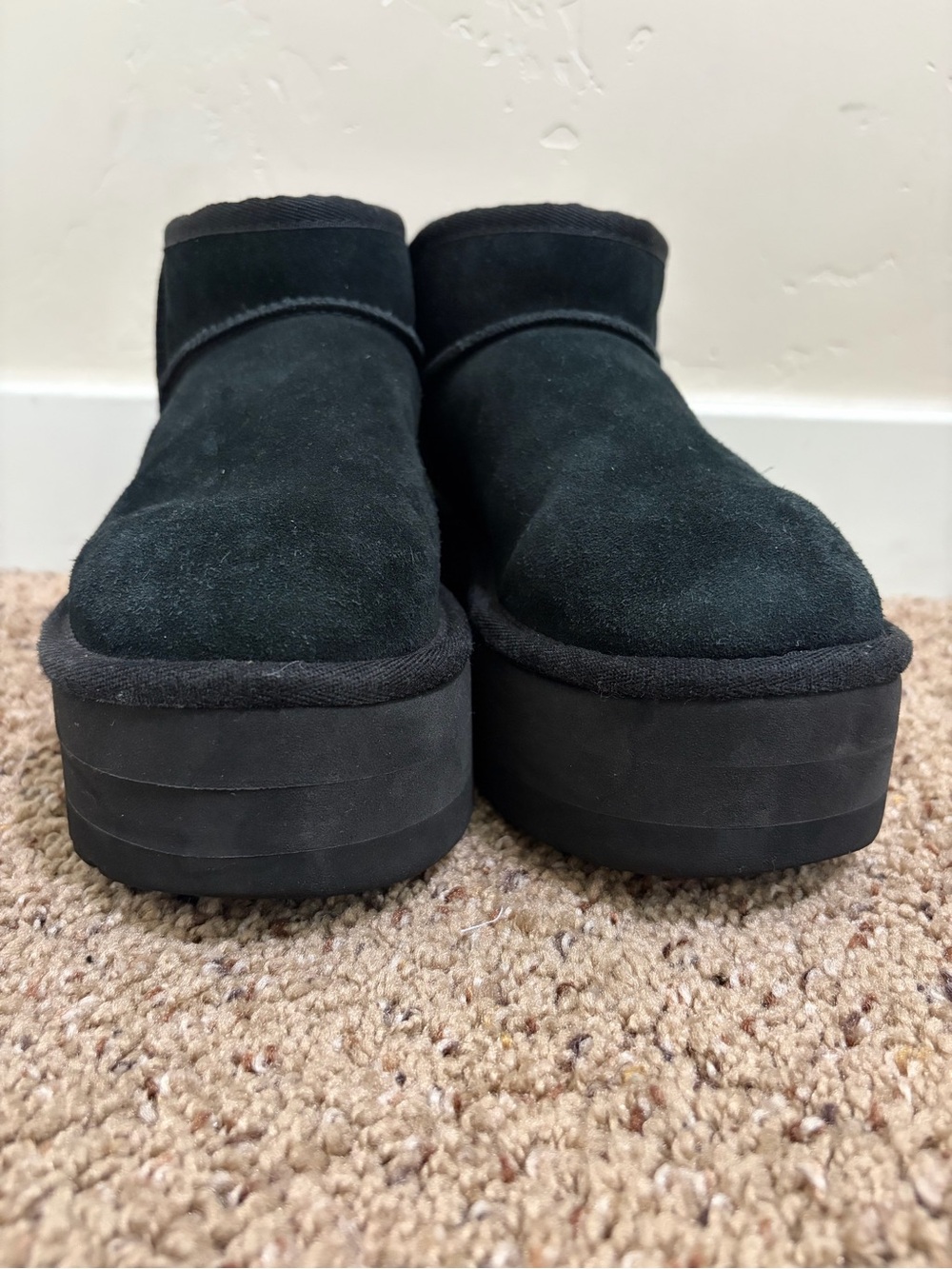 UGG Classic Ultra Mini Platform Boot, Black, Women's Size 5 - Picture 8 of 9